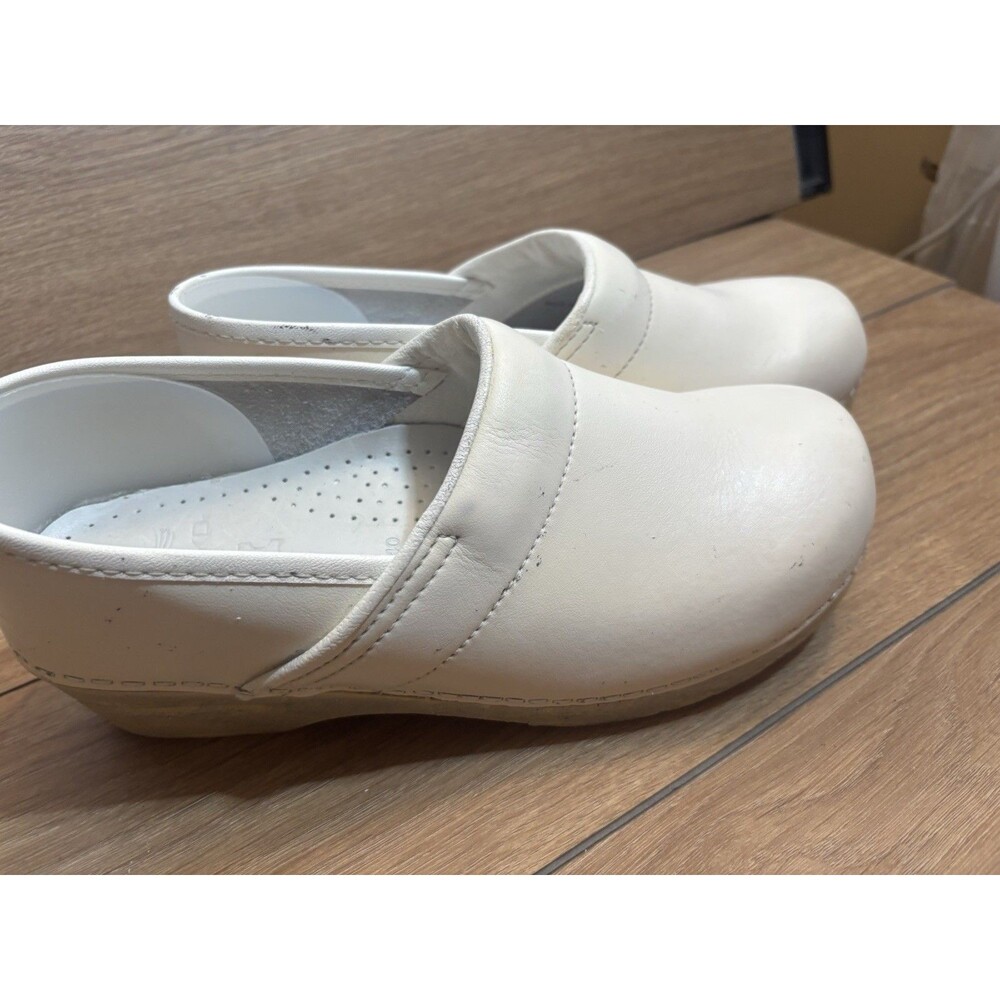 Sanita White Leather Women's Comfort Slip Resistant Clogs